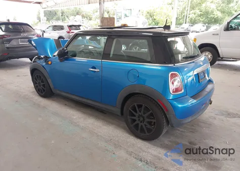 2011 Mini Cooper z USA, uszkodzony, nr VIN WMWSU3C50BT253145
